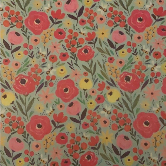 Floral Fashion Folder - Picture 1 of 2
